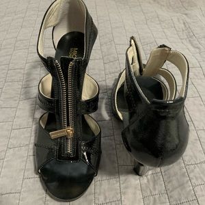 Michael Kore zip up heel. Size 91/2.